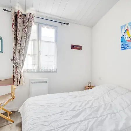 Clair Proche Du Port