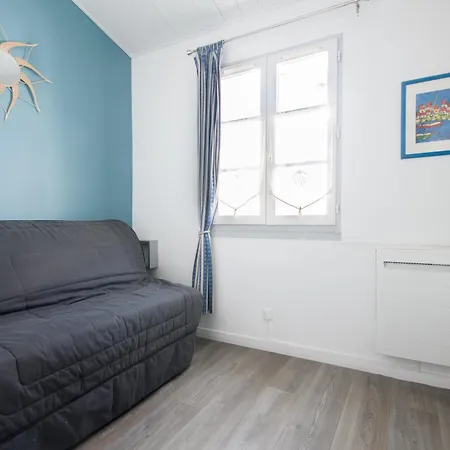 Clair Proche Du Port *