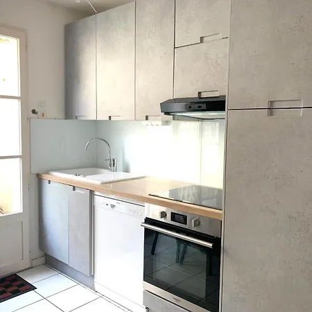 Clair Proche Du Port